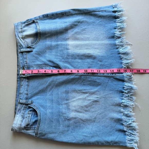 Denim Skirt With Distressed Hem Size XL - Picture 5 of 9